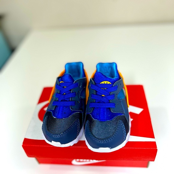 Toddler Nike Huarachi Shoes - Picture 3 of 5